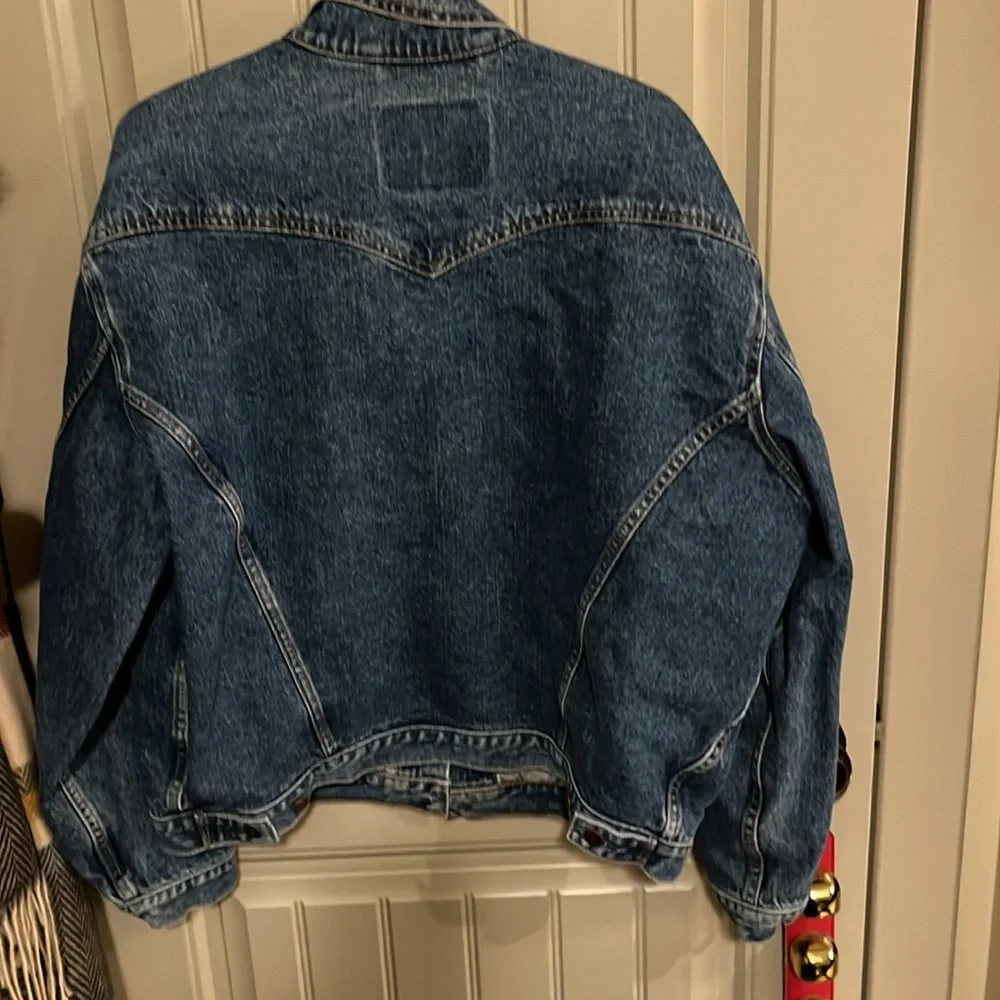 Size large Levi’s denim jacket, Excellent condition. Clean smoke free. - Picture 5 of 13
